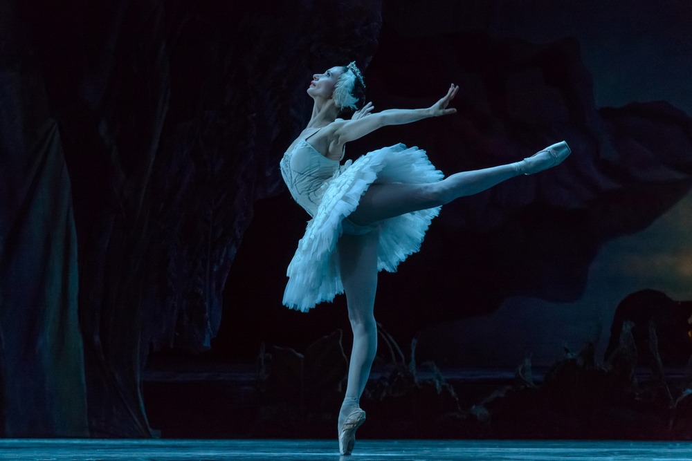 Какие балеты создал чайковский. Балет Лебединое озеро Чайковский.